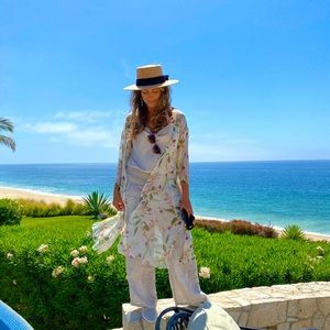 ✨Conscious Girl helping to keep Earth beautiful✨